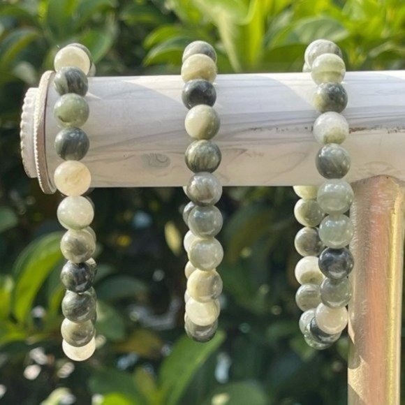 8mm Green Quartz Stretch Bead Bracelet - Picture 4 of 7